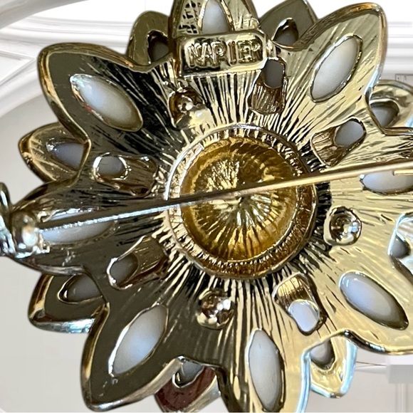 Napier, Gold and White Flower Brooch, Yellow Rhinestone Bezel Center. - Picture 2 of 2